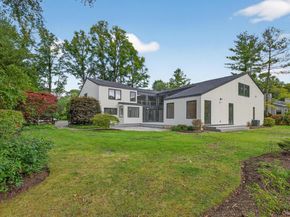 26 Windemere Way, Woodbury NY 11797
