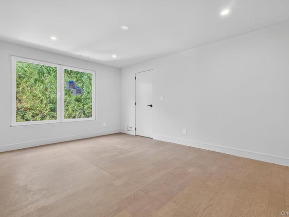 26 Windemere Way, Woodbury NY 11797