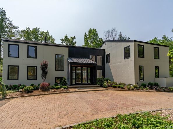 26 Windemere Way, Woodbury NY 11797