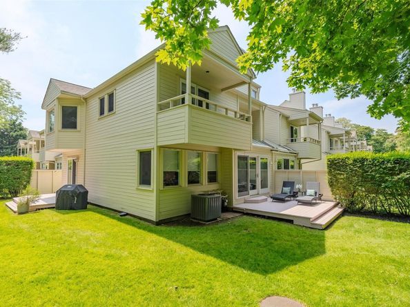 10 Head Of Pond Road 8, Water Mill NY 11976