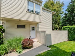 10 Head Of Pond Road 8, Water Mill NY 11976