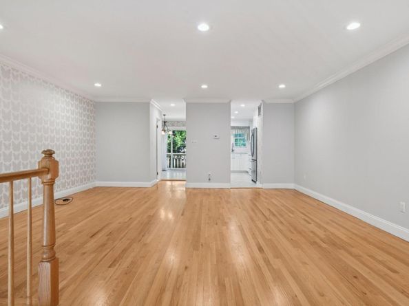 85 Marjorie Court 85, Manhasset NY 11030