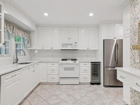 85 Marjorie Court 85, Manhasset NY 11030