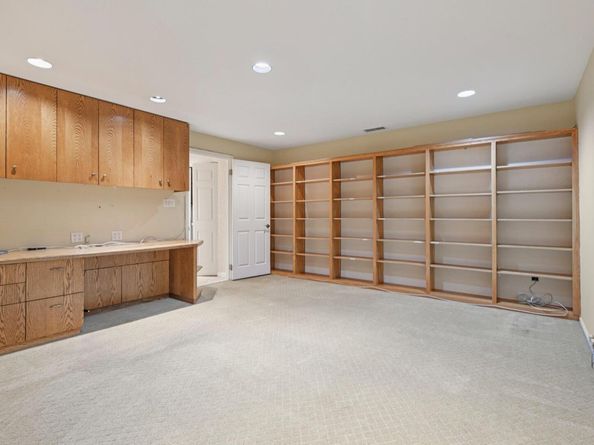 85 Marjorie Court 85, Manhasset NY 11030