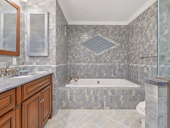 85 Marjorie Court 85, Manhasset NY 11030