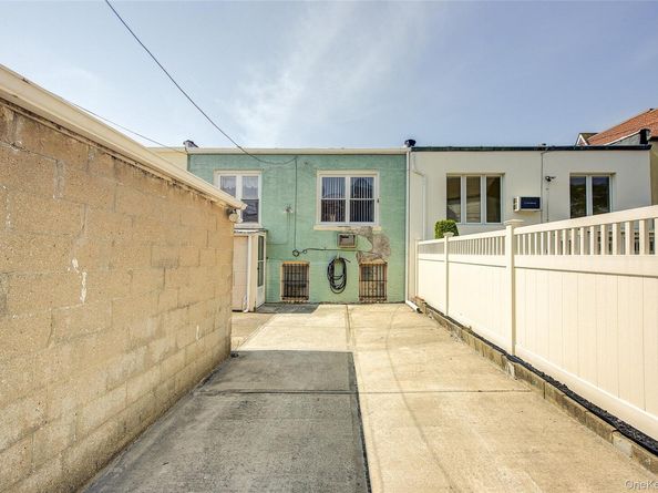 82-91 Caldwell Avenue, Middle Village NY 11379