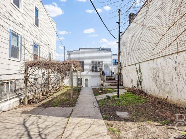36-13 10th Street, Astoria NY 11106
