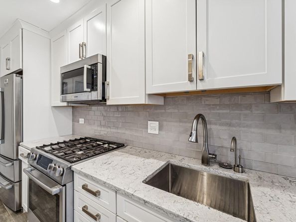 241-20 Northern Boulevard 2B, Little Neck NY 11362