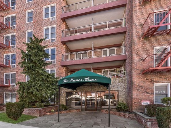 241-20 Northern Boulevard 2B, Little Neck NY 11362
