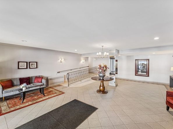 241-20 Northern Boulevard 2B, Little Neck NY 11362
