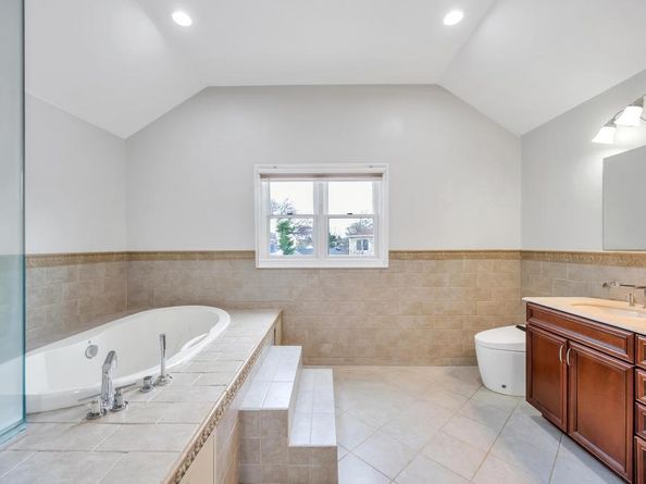 6 Garden Circle, Syosset NY 11791