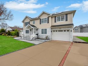 6 Garden Circle, Syosset NY 11791