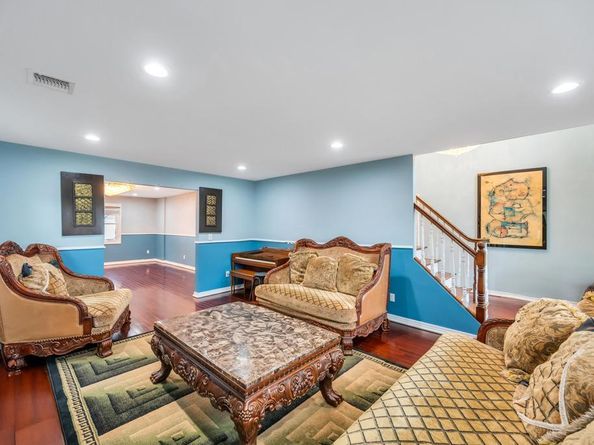 6 Garden Circle, Syosset NY 11791