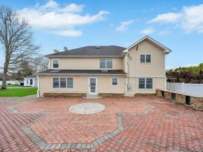 6 Garden Circle, Syosset NY 11791