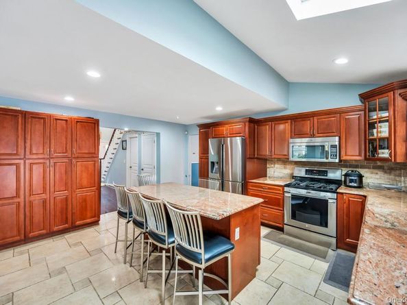 6 Garden Circle, Syosset NY 11791