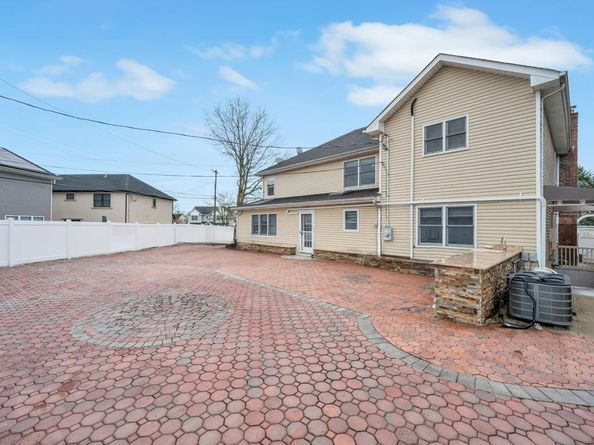 6 Garden Circle, Syosset NY 11791