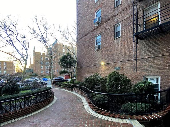 67-12 Yellowstone Blvd B11, Forest Hills NY 11375