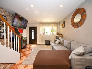 102-25 163 Drive