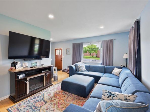 545 Mount Avenue, West Babylon NY 11704