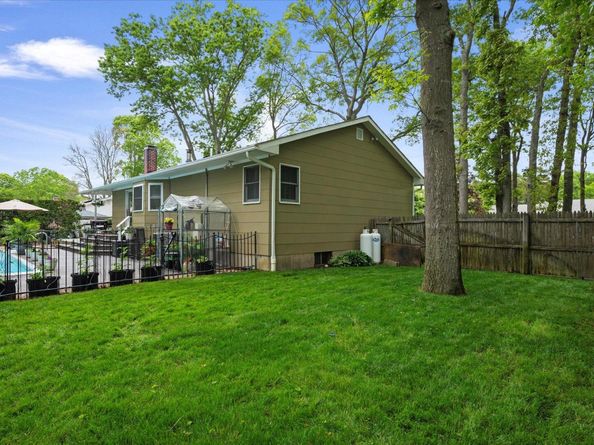 12 Debragga Avenue, East Moriches NY 11940