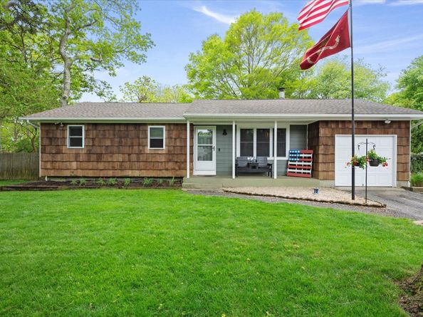 12 Debragga Avenue, East Moriches NY 11940