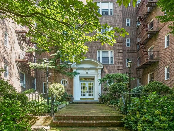 117-01 park lane south C 1F, Kew Gardens NY 11418