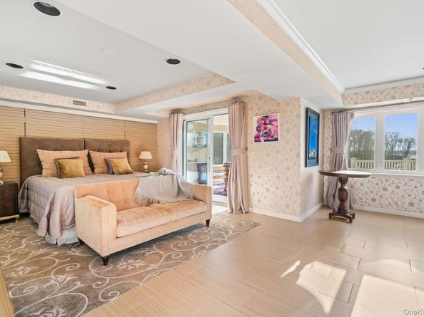 19 Mallard Drive, Lloyd Harbor NY 11743