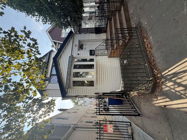 9572 115th Street, Richmond Hill NY 11419