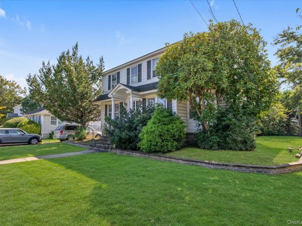 34 Kingsland Place, Babylon NY 11702