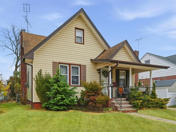 26 Haddon Road, New Hyde Park NY 11040