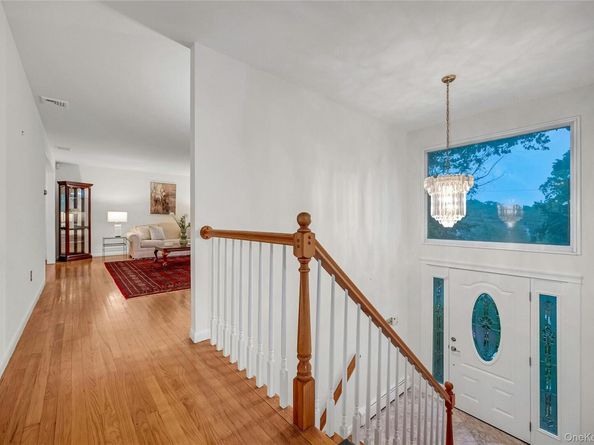 44 Hillside Lane, New Rochelle NY 10804