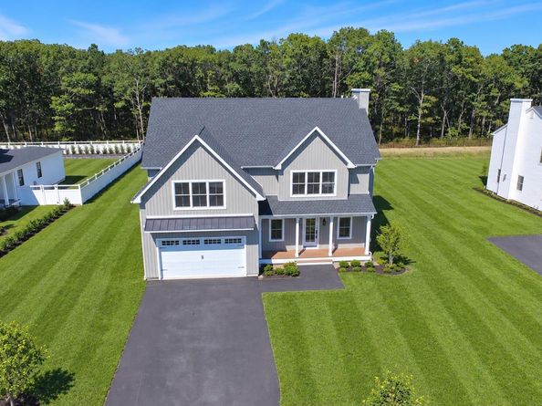 11 N Colonels Path, Manorville NY 11949