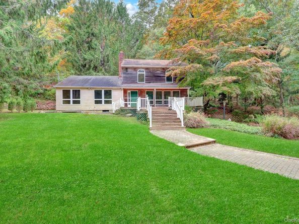 56 E Bartlett Road, Middle Island NY 11953