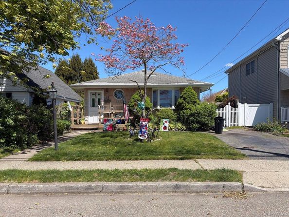 15 E Jackson Avenue, Babylon NY 11702