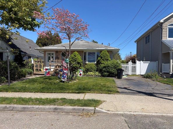 15 E Jackson Avenue, Babylon NY 11702