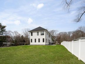 11 Edcris, Huntington NY 11743