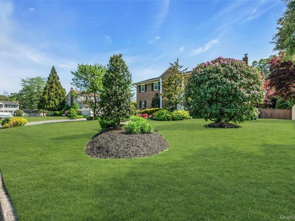 18 Ron Court, Commack NY 11725