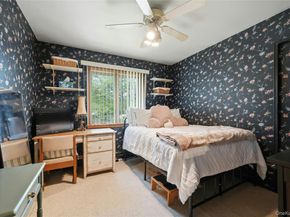 10 Darien Place, East Northport NY 11731