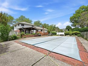 10 Darien Place, East Northport NY 11731