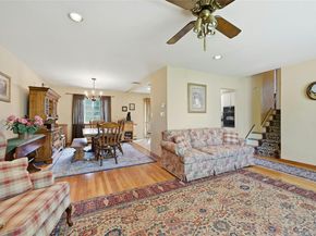 10 Darien Place, East Northport NY 11731
