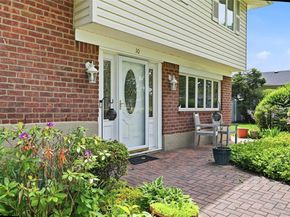 10 Darien Place, East Northport NY 11731