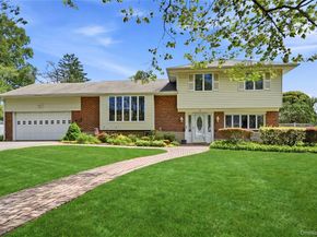 10 Darien Place, East Northport NY 11731