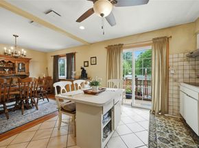 10 Darien Place, East Northport NY 11731