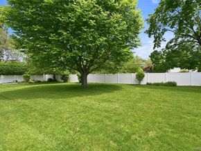 10 Darien Place, East Northport NY 11731