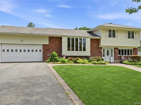 10 Darien Place, East Northport NY 11731