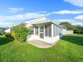 40 Willow Court, Manorville NY 11949