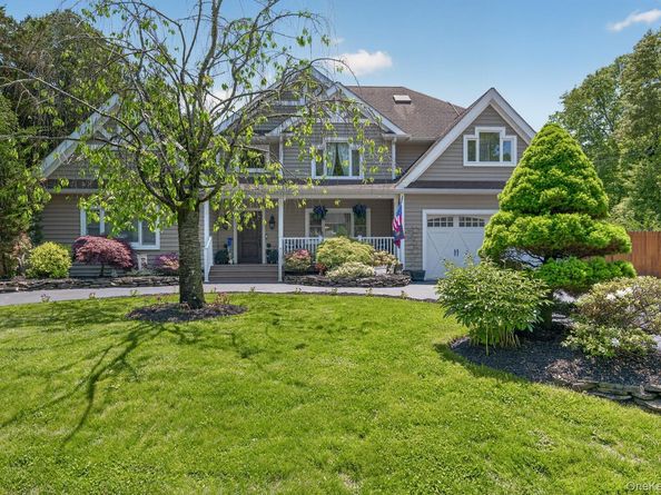 322 Rose Lane, Smithtown NY 11787