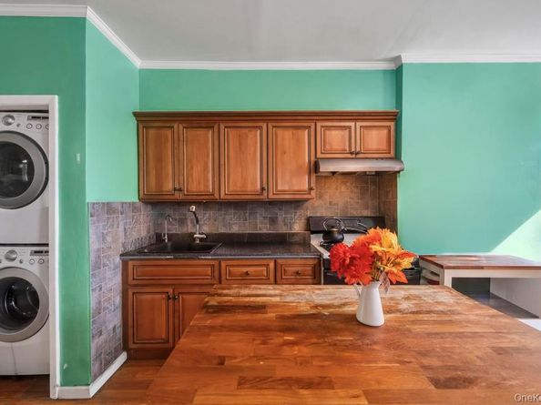 6144 Eliot Avenue, Middle Village NY 11379