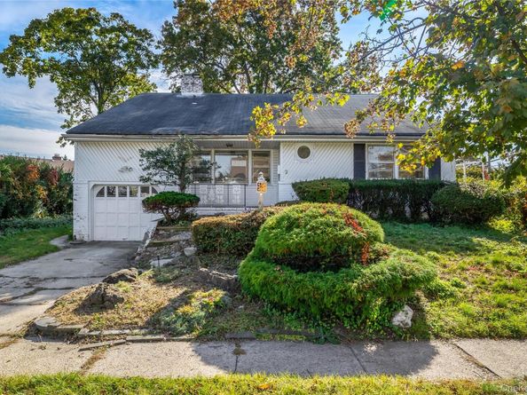 2 Meadow Lane, Freeport NY 11520
