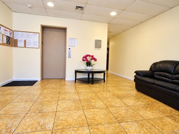 71-33 162nd Street 3B, Fresh Meadows NY 11365